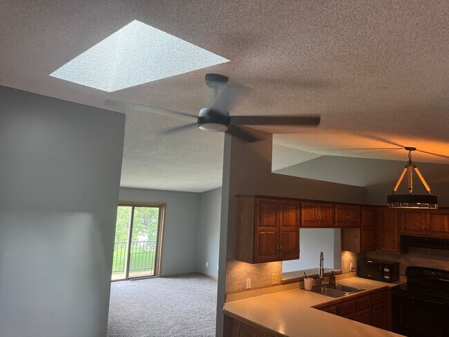 Photo - 11139 Edgewood Cir N