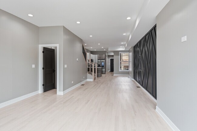 Photo - 2816 W Warren Blvd