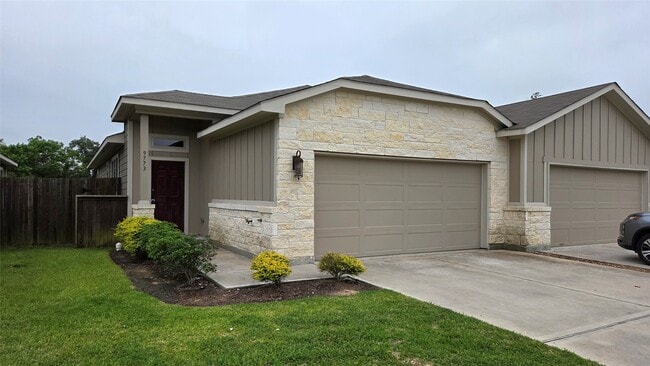 Building Photo - 9773 Grosbeak Ln