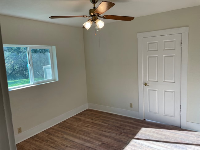 Photo - 112 Live Oak Knolls