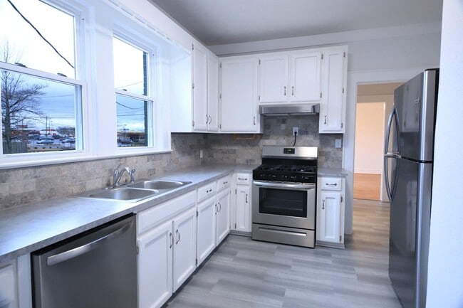 Building Photo - Charming Downtown Home