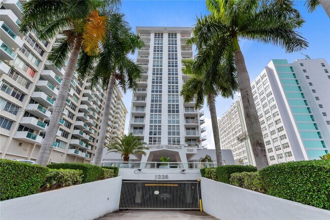 Photo - 1228 West Ave Unidad 814 Rental