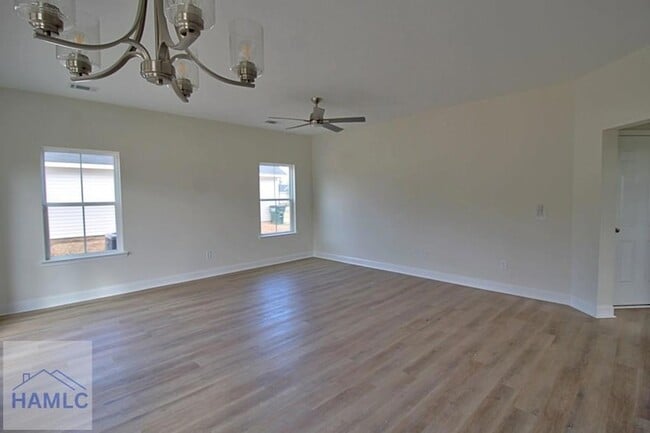 Photo - 149 W Franklin St