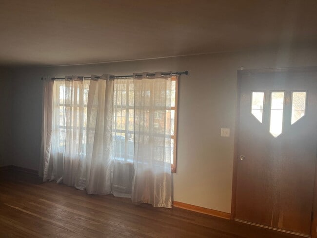 Photo - 2006 White St