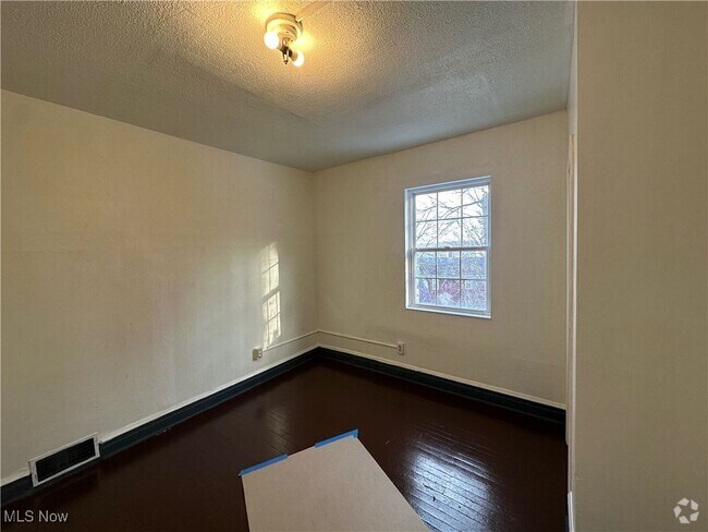 Building Photo - 740 Fern St Unit 4 Rental