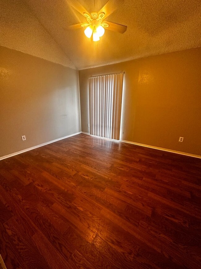 Photo - 5001 Belle Ter