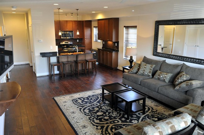 Building Photo - Kingsdale Lofts