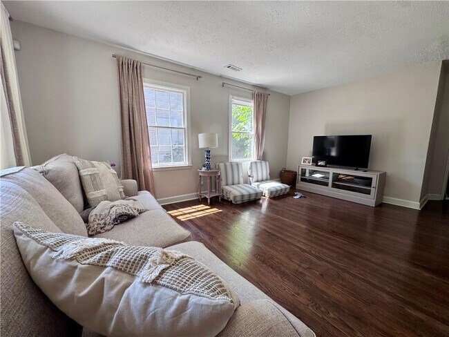 Photo - 2450 Lynn Iris Dr
