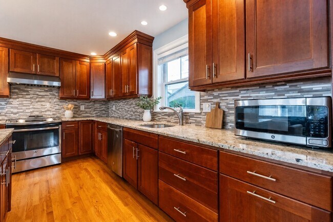 Photo - 233 Grove St