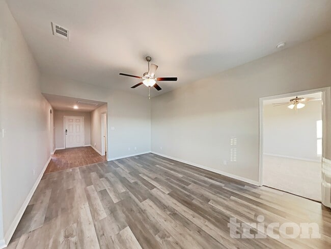 Photo - 114 Hamilton Way