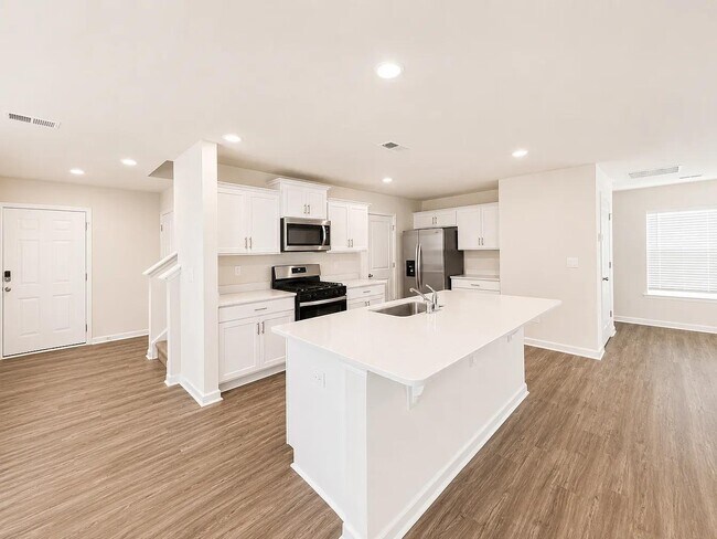 Photo - 225 Deskin Ln