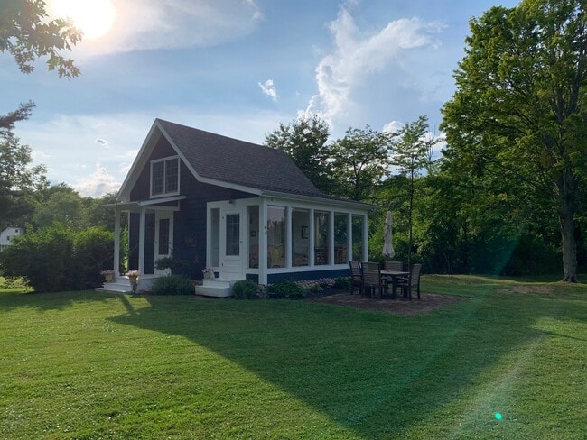 Building Photo - 3207 Carpenter Rd Rental