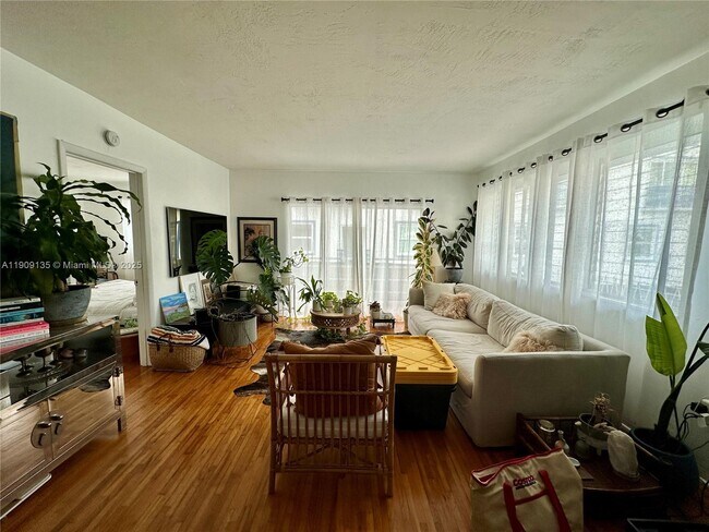 Building Photo - 1135 101st St Unit 6