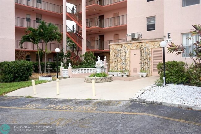 Photo - 2851 Somerset Dr Condominio Unidad 207