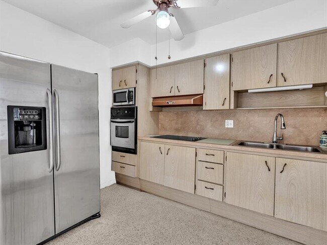 Photo - 2191 NE 172nd St Unidad 2191