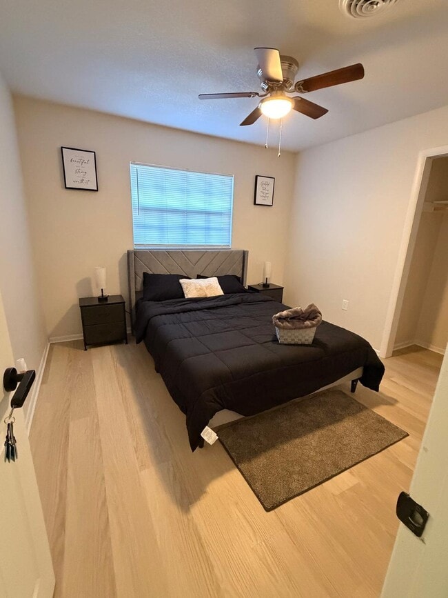 Photo - 940 Sonata Ln