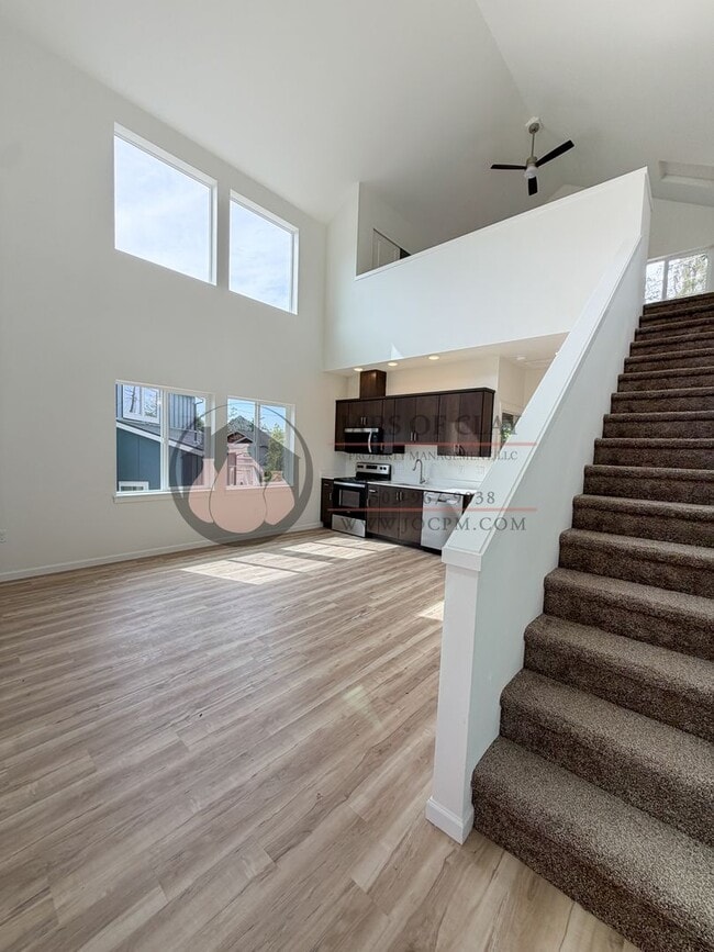 Photo - 2584 Gilbert St S