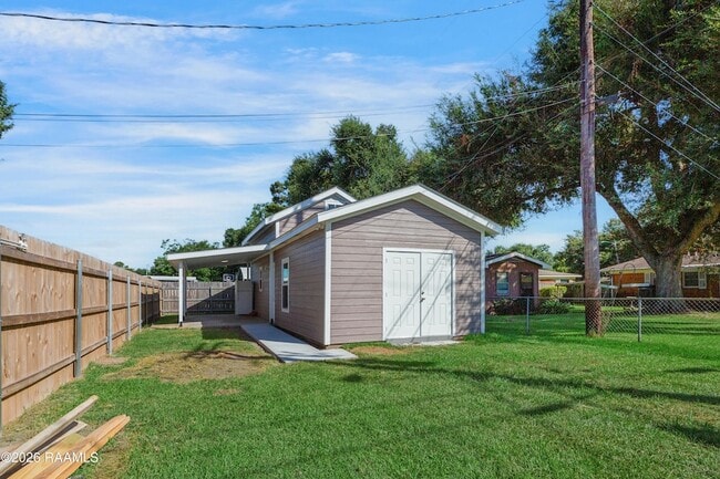 Building Photo - 100 Maple Dr