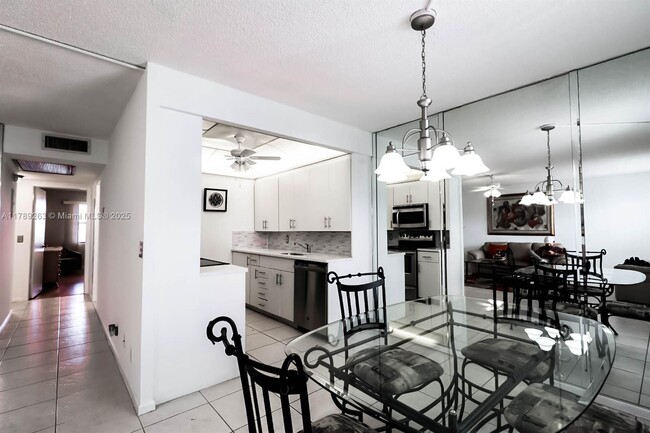 Photo - 3035 Exeter Condo Unit 3035