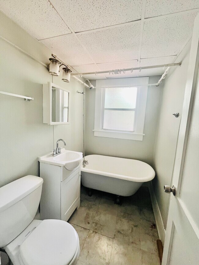 Photo - Coliseum Apartments