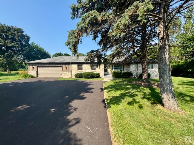 Building Photo - 3265 Burlawn Pkwy Rental