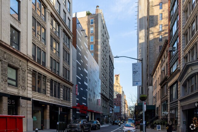 Photo - 49 E 21st St