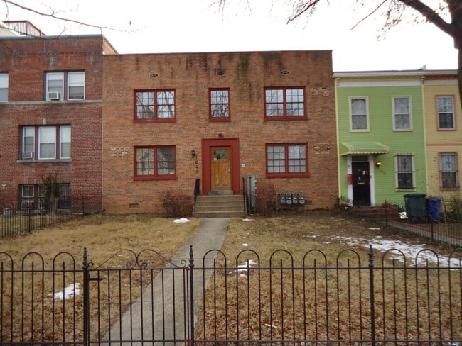 Photo - 1641 New Jersey Ave NW