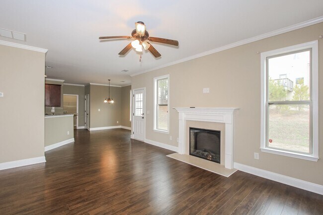 Photo - Beautiful 4 Bedroom Single Family Home in ...