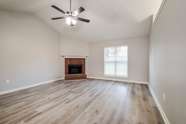 Photo - 10712 Oak Cir N