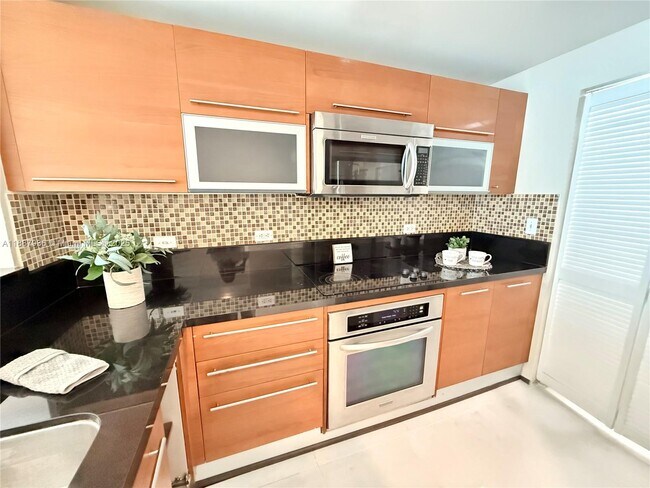 Photo - 253 NE 2nd St Unidad 1504