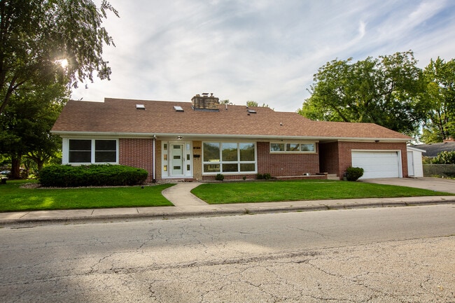 Building Photo - 1095 S 10th St Rental