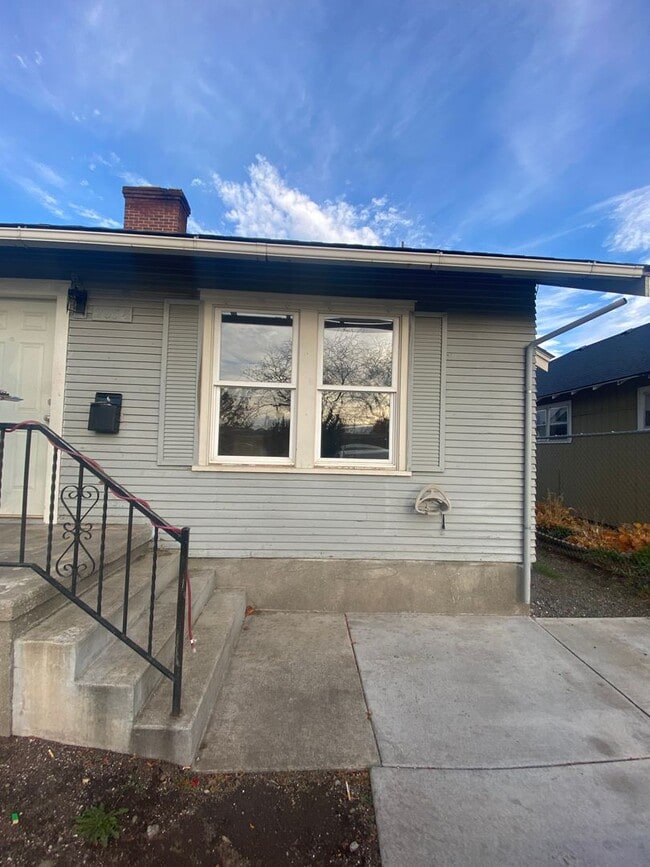 Photo - L205 Unit 205 1/2