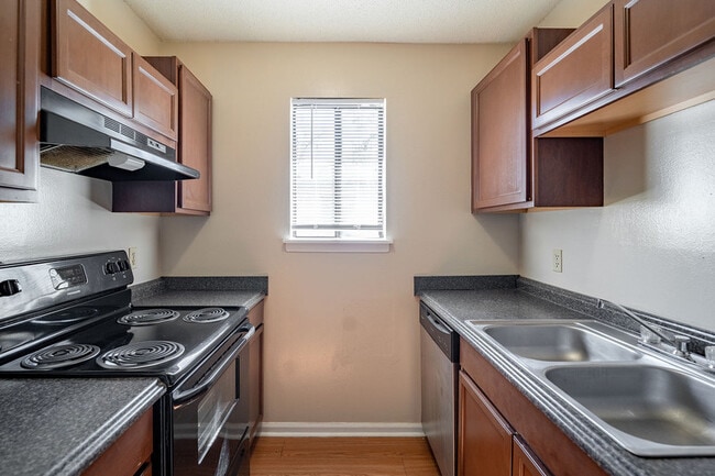 Photo - 836 Richmond St