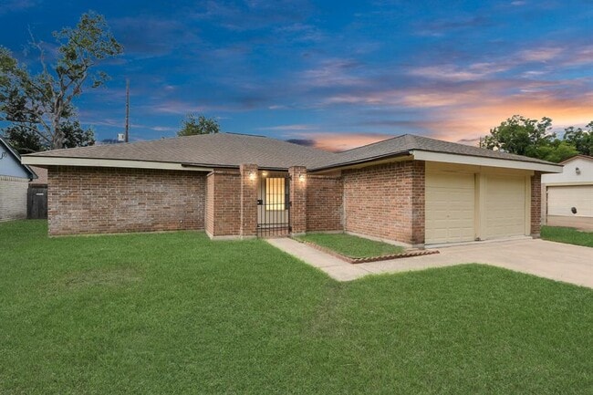 Building Photo - 13610 Piney Oaks Dr Rental