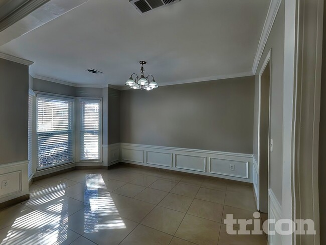 Photo - 2098 Clearvista Dr NW