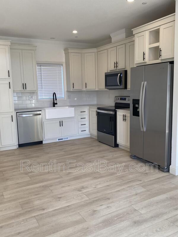 Photo - 1156 Grove Way House