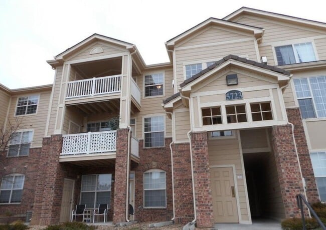 Building Photo - Nice 2 bed 2 bath near DIA in gated community Unit 304