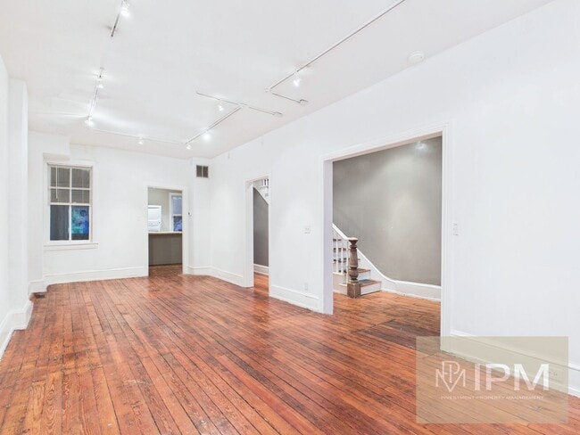 Photo - Beautiful 3 Bedroom, 1 Bath Colonial Home ...