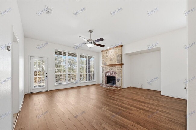 Photo - 1021 Ellis Way