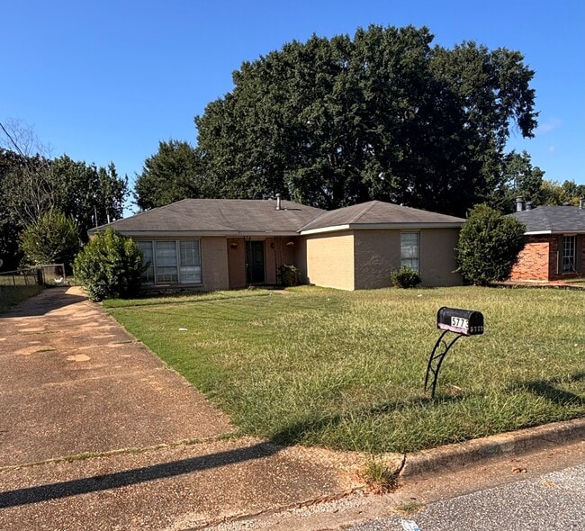 Building Photo - 5773 Belleau Dr Rental