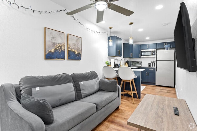 Building Photo - 1021 1/2 E 25th Ave Rental