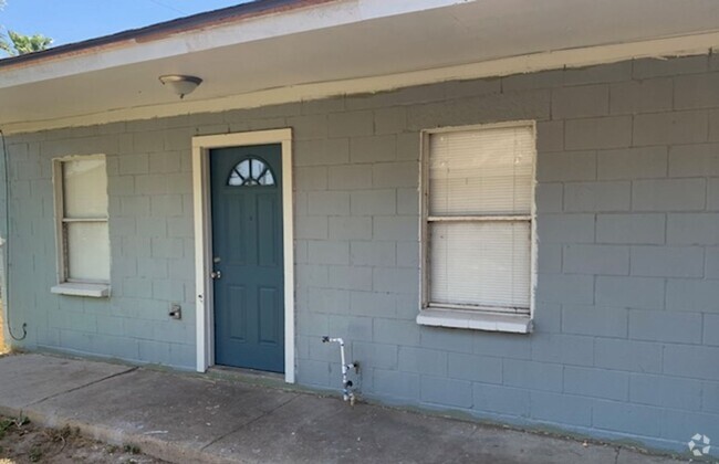Building Photo - 809 W First St Unit #2 Rental