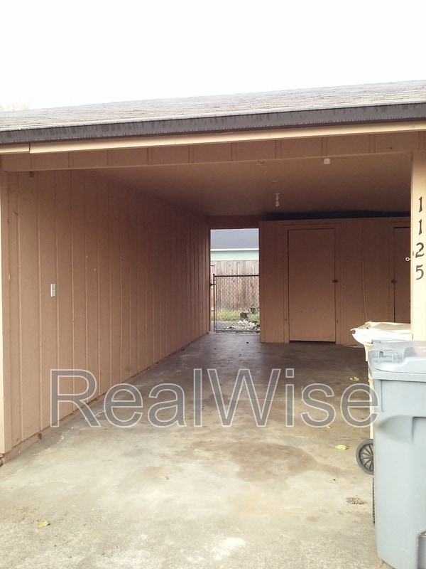 Photo - 1125 SW Bridge St