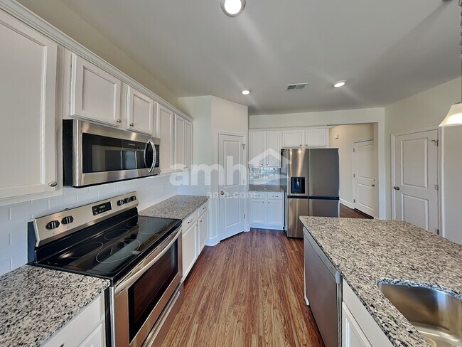 Photo - 2573 Highwood Blvd