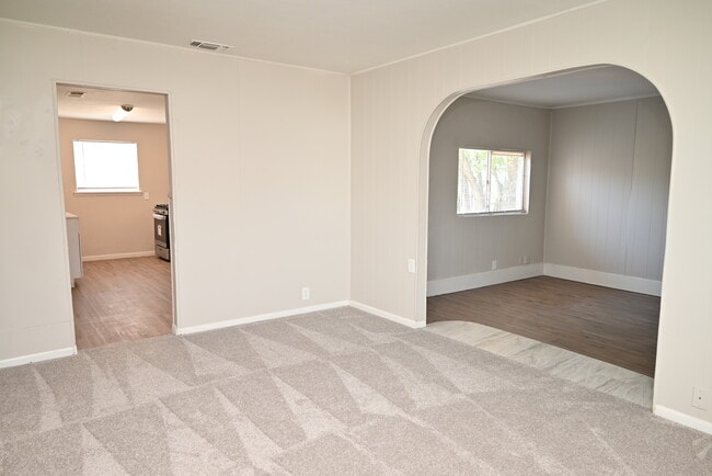 Photo - 2813 Roanoke Dr