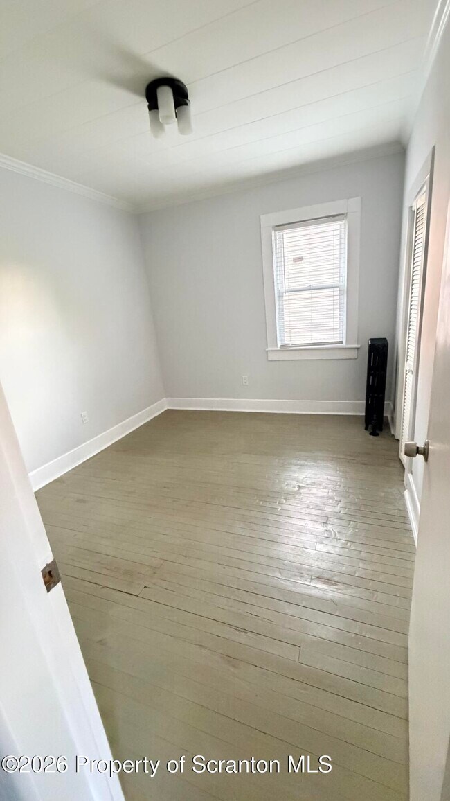 Photo - 641 E Elm St