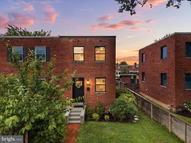 Building Photo - 625 S Henry St
