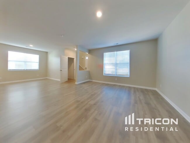 Photo - 1428 Ashfield Pl