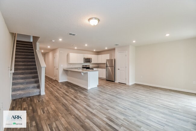 Photo - 45335 Red Brick Dr