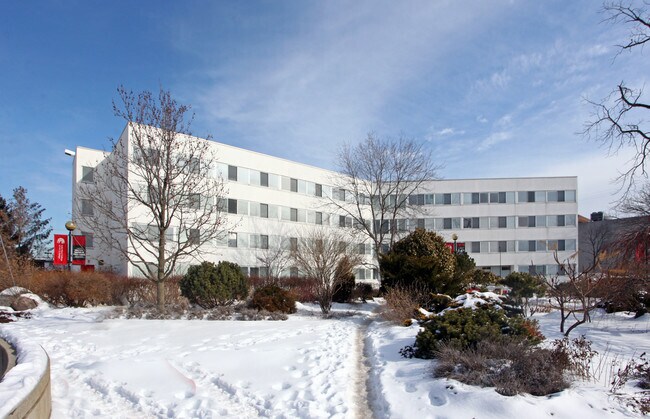 Photo - Melvin L . Schottenstein Hall Apartments